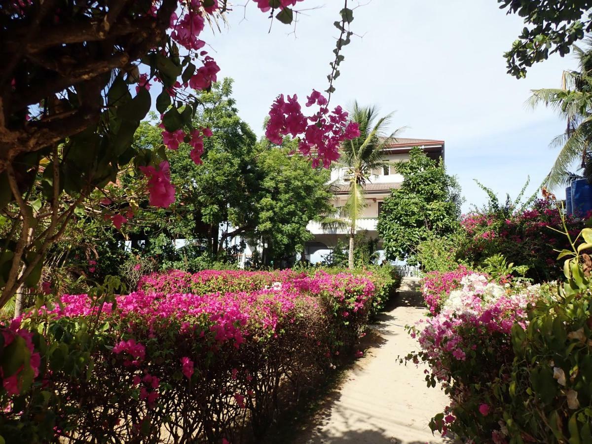 Nost Cottages Lapu-Lapu City Exterior photo